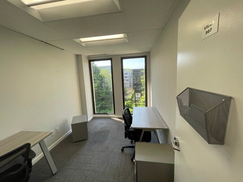More Photos Of 185 Great Neck Rd, Great Neck Office For Lease