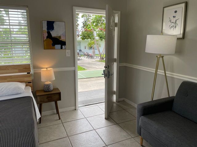 More Photos Of 629 Bay Esplanade, Clearwater Beach Specialty For Sale