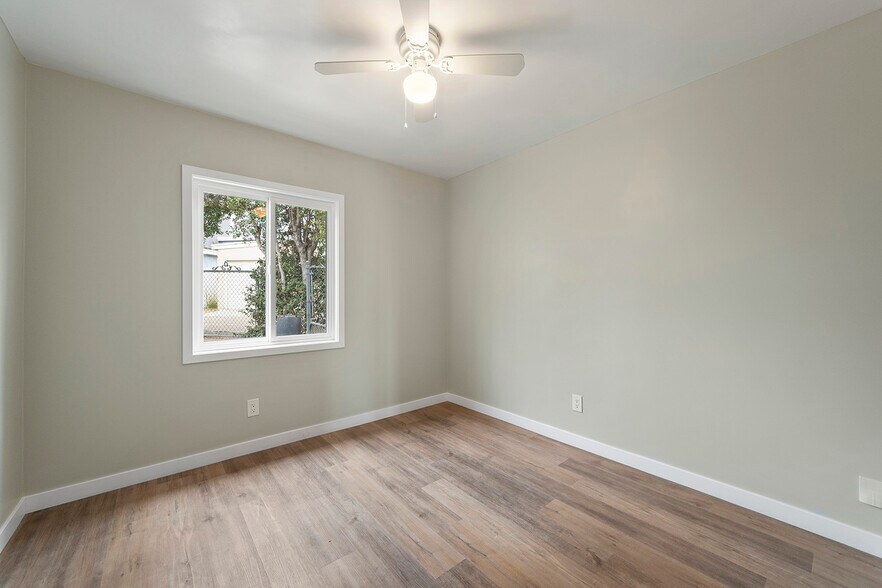 More Photos Of 4924-4926 Iroquois Ave, San Diego Specialty For Sale