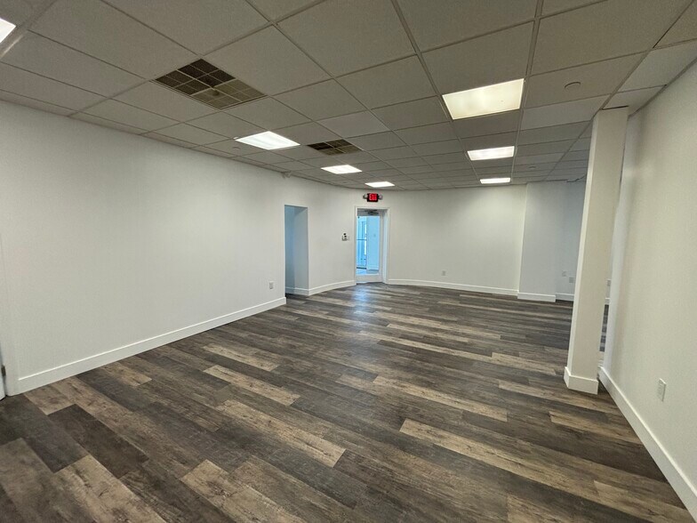 More Photos Of 1600 Bannard St, Cinnaminson Warehouse For Lease