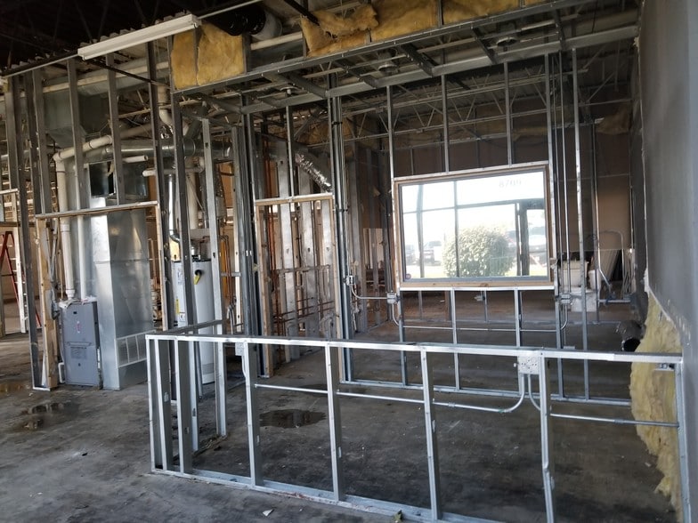 More Photos Of 8709 Pyott Rd, Lake In The Hills Distribution For Lease