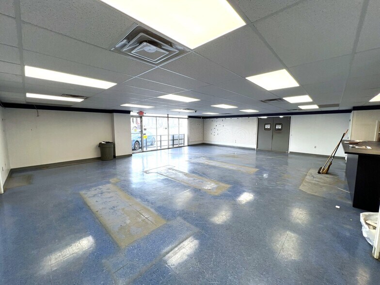 More Photos Of 2304 N Chester St, Gastonia Warehouse For Lease