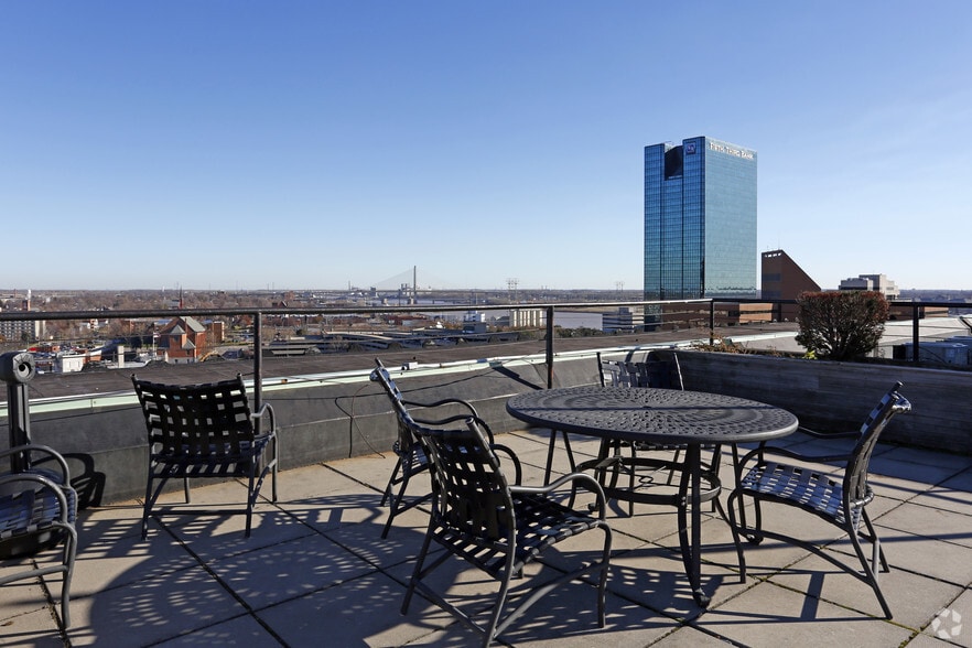 More Photos Of 513 Adams St, Toledo Apartments For Lease