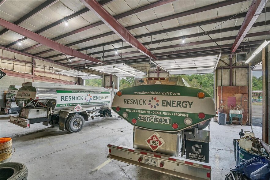 More Photos Of 85 Kaufman Rd, Monticello Distribution For Sale