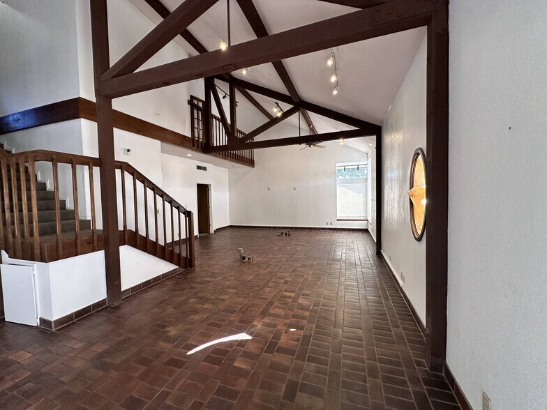 More Photos Of 1205 11th St, Reedley Storefront For Sale