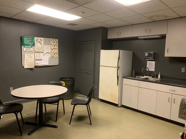 More Photos Of 207 Dunson St, Andalusia Light Distribution For Sale