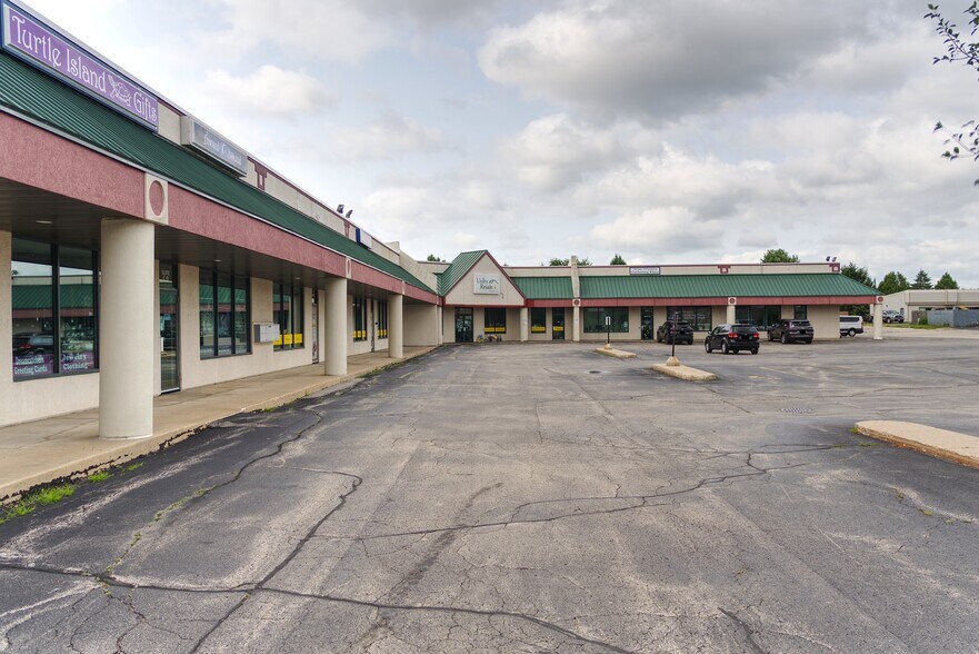 More Photos Of 1641 Commanche Ave, Green Bay Storefront For Sale