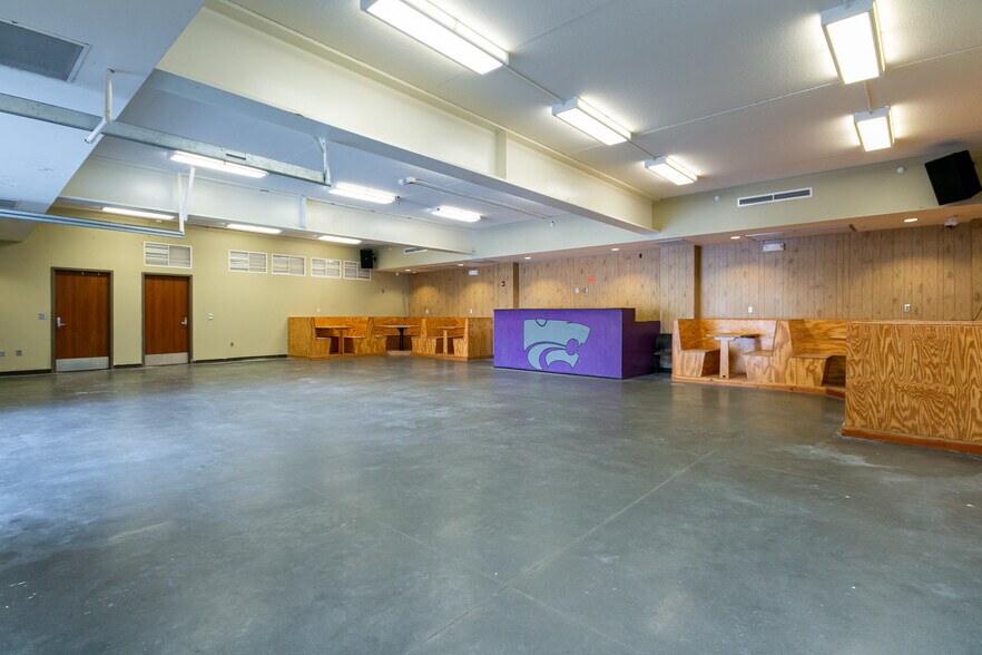 More Photos Of 1632 McCain Ln, Manhattan Sorority Fraternity House For Sale