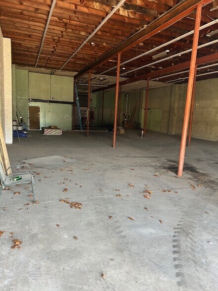 More Photos Of 147 Walnut St, Northvale Warehouse For Lease