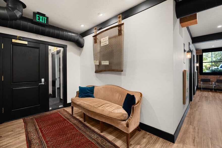 More Photos Of 11 5th St, Petaluma Loft Creative Space For Sale