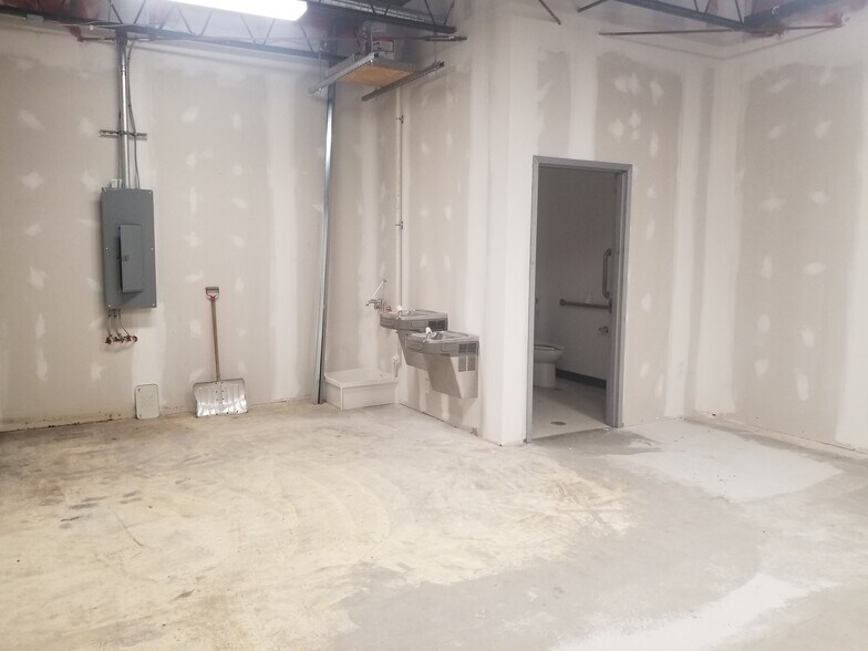 More Photos Of 1000 Portage Rd, Niagara Falls Unknown For Lease