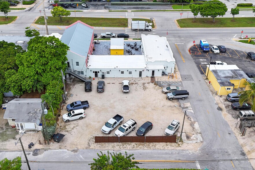 More Photos Of 91865 Overseas Hwy, Tavernier Storefront Retail Residential For Lease