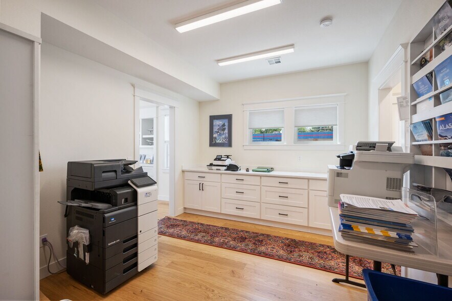 More Photos Of 1005 N Main Ave, Gresham Office For Sale