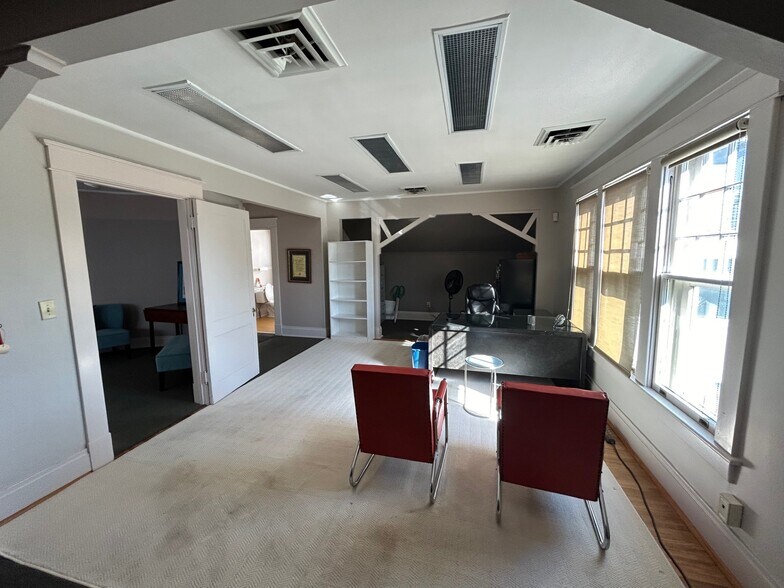 More Photos Of 1612 16th Ave S, Nashville Office For Lease