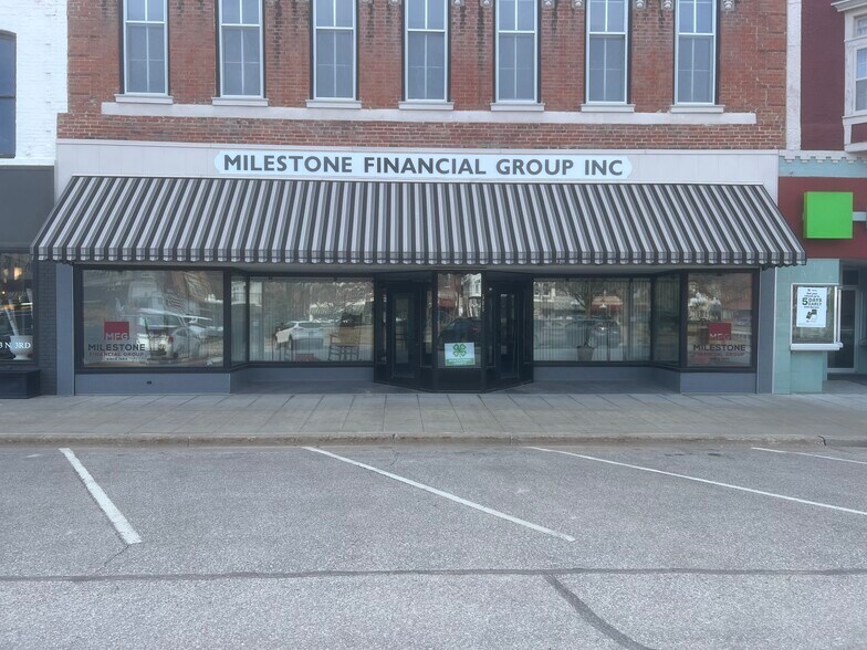 More Photos Of 505 N 3rd St, Red Oak Office For Sale