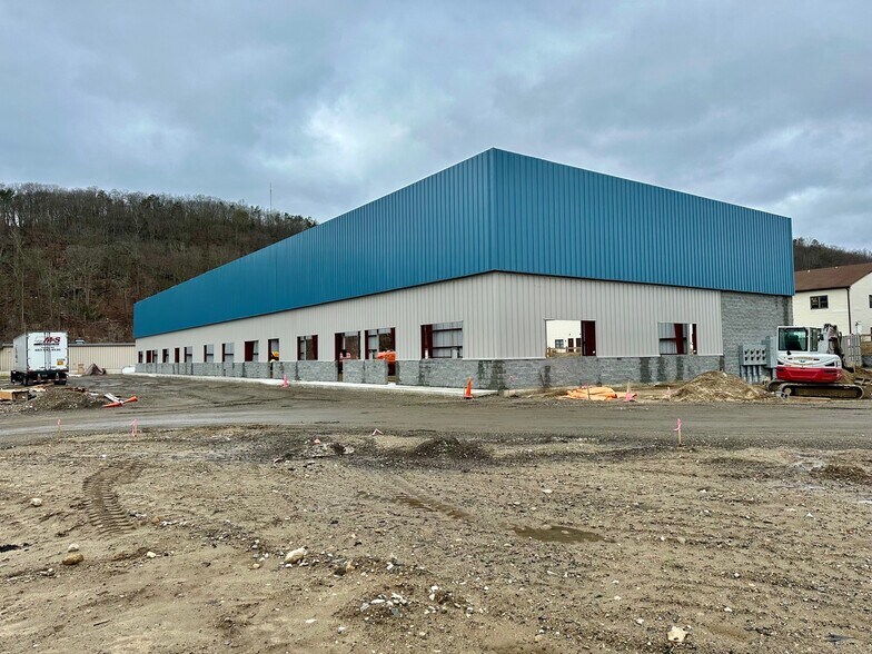 More Photos Of 984 Federal Rd, Brookfield Warehouse For Lease