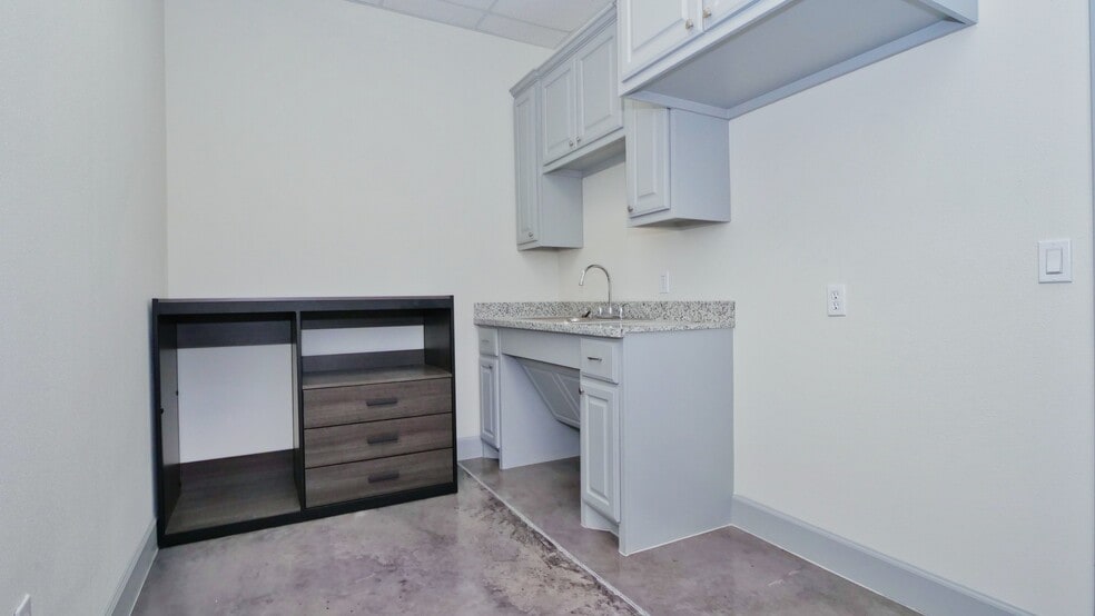 More Photos Of 3730 N Mason Rd, Katy Flex For Lease