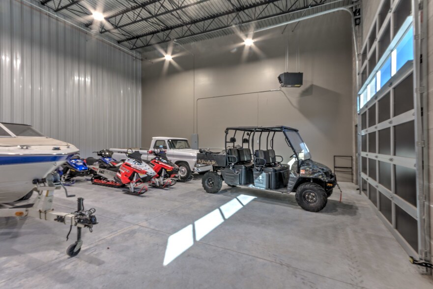 More Photos Of 2100 Double Creek Dr, Round Rock Warehouse For Lease