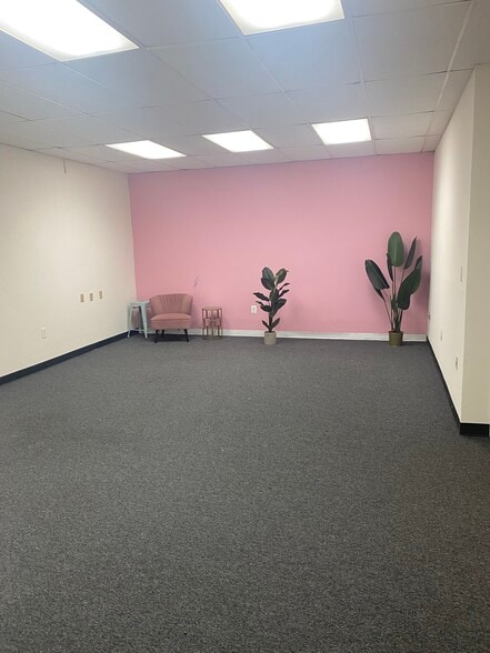 More Photos Of 2141 Industrial Pky, Silver Spring Showroom For Lease