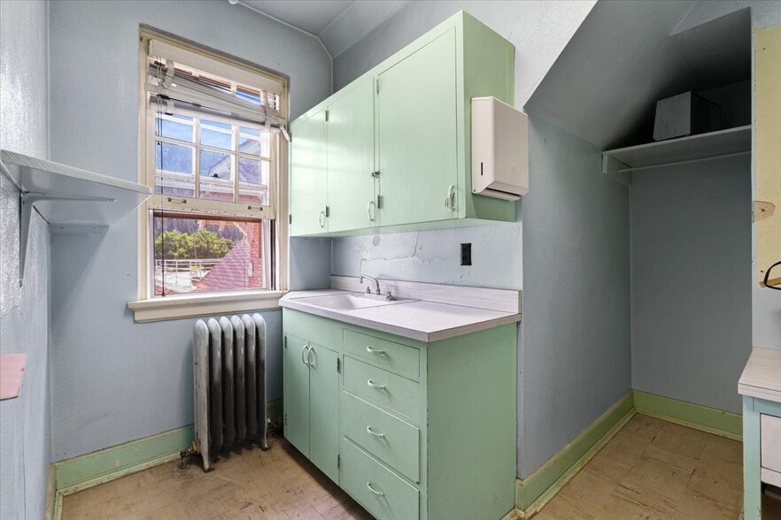 More Photos Of 99 Satherfield Rd, Silverton Hospitality For Sale