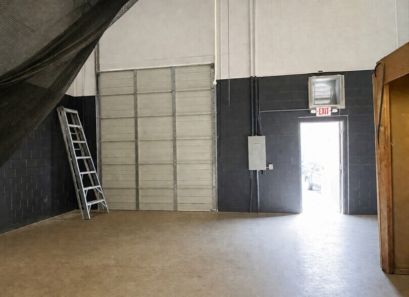 More Photos Of 1 Presidential Way, Woburn Light Distribution For Lease