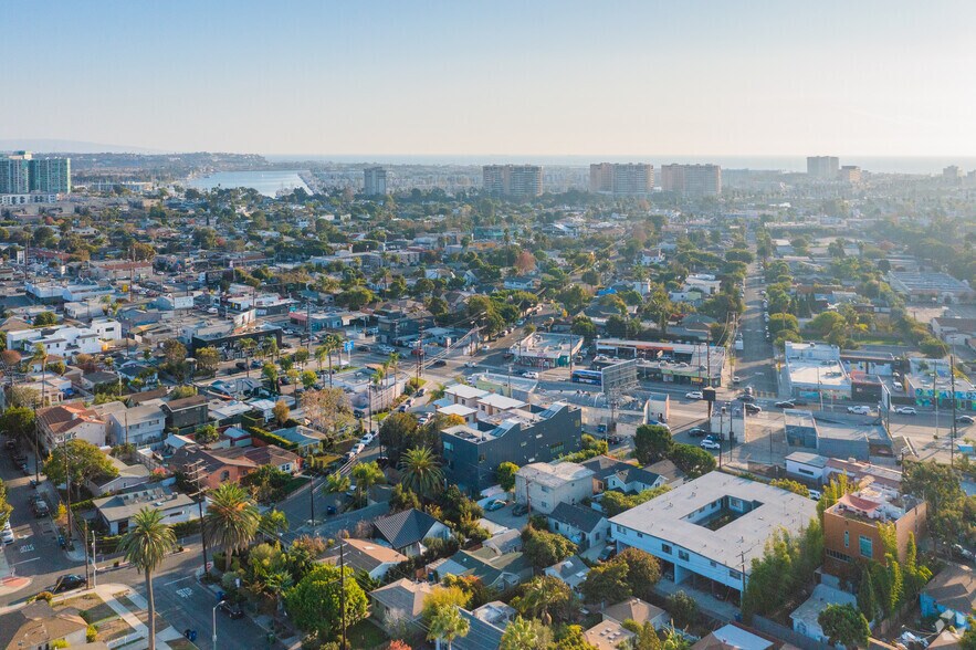 More Photos Of 2478 Penmar Ave, Venice Dormitory For Sale