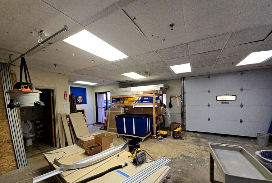 More Photos Of 586 Pleasant St, Norwood Light Distribution For Lease