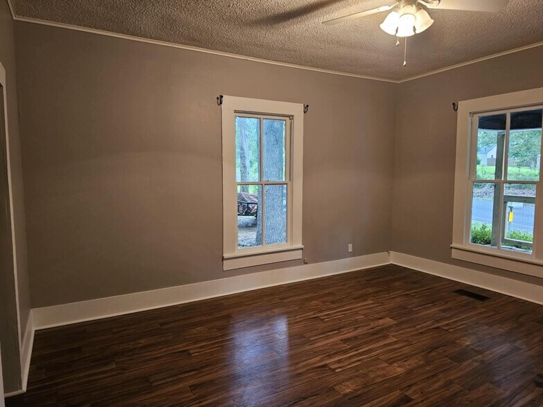 More Photos Of 630 Worth St, Hemphill Multifamily For Sale