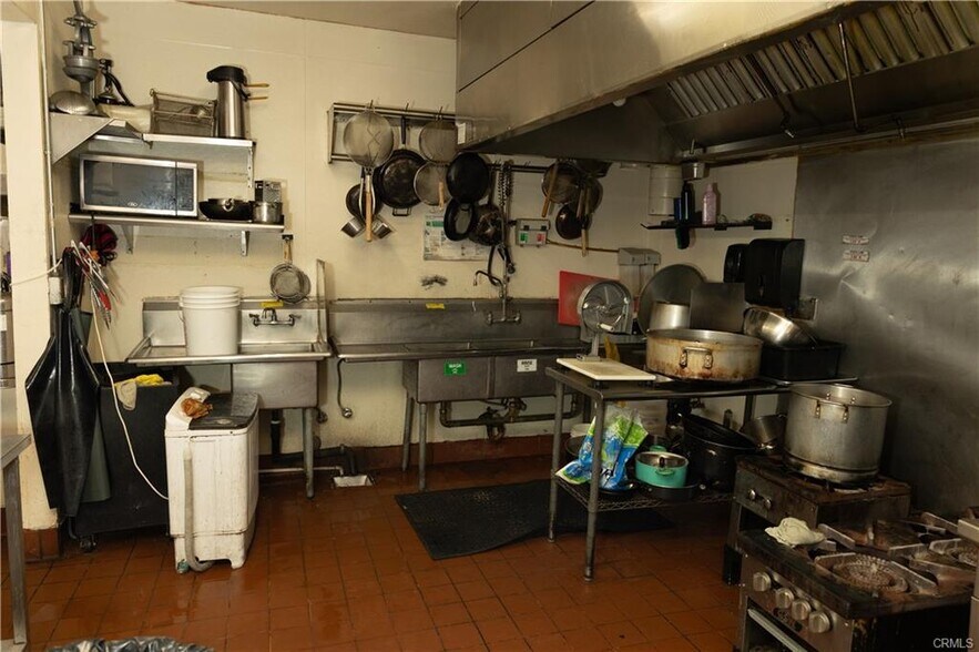 More Photos Of 4730 E Olympic Blvd, Los Angeles Supermarket For Lease