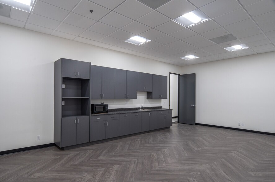 More Photos Of 5 Marconi, Irvine Manufacturing For Lease