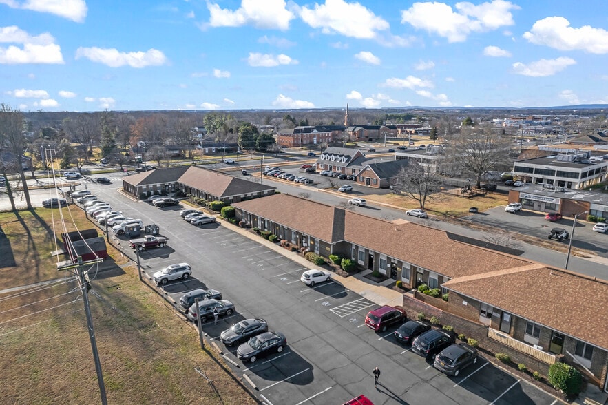 More Photos Of 9380 Forestwood Ln, Manassas Office For Lease