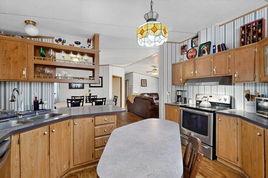 More Photos Of 15711 La Hacienda Dr, Austin Light Manufacturing For Sale