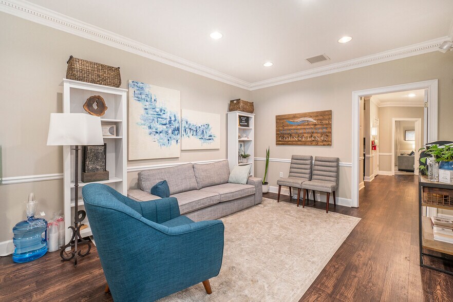 More Photos Of 515 Crossville Rd, Roswell Unknown For Lease