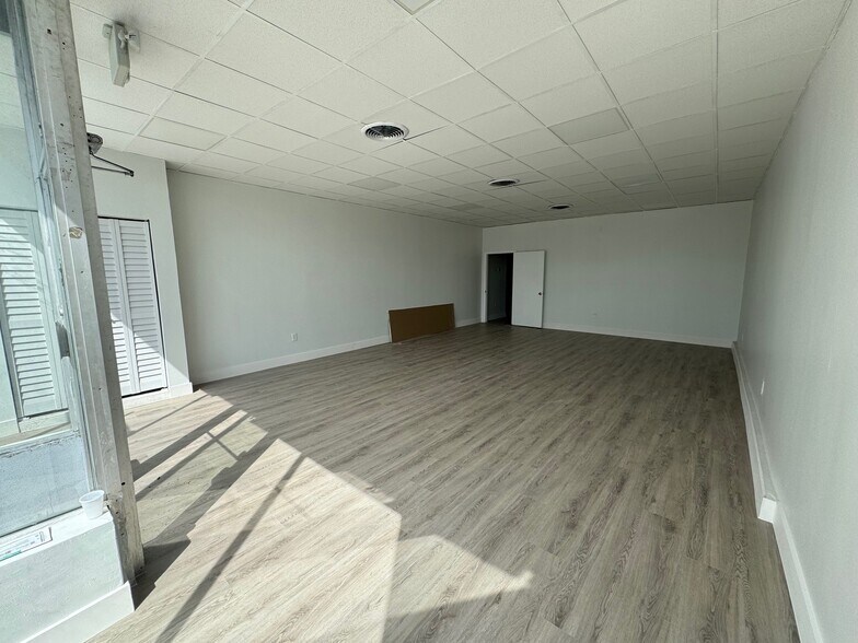 More Photos Of 100 Hialeah Dr, Hialeah Storefront For Lease