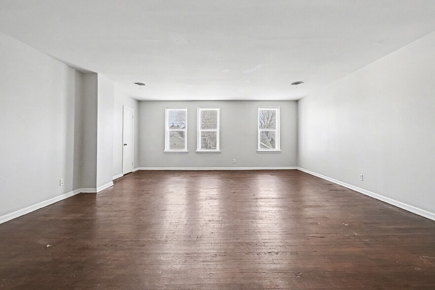 More Photos Of 2416 S 16th St, Omaha Apartments For Sale