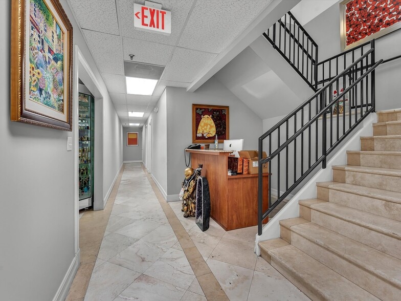 More Photos Of 8299 NW 30th Ter, Doral Warehouse For Lease