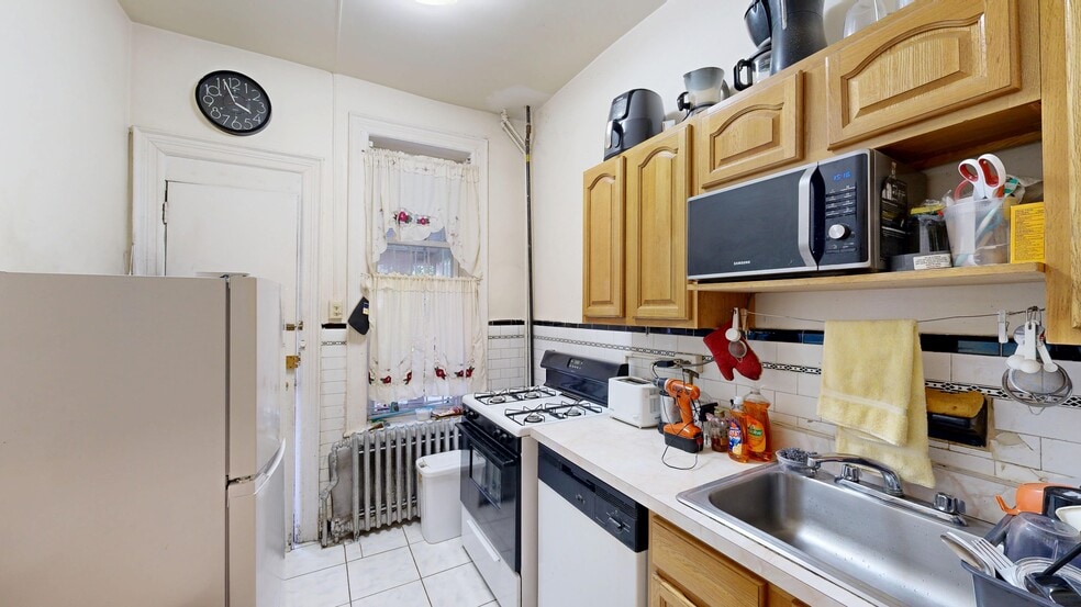 More Photos Of 900 Brooklyn Ave, Brooklyn Multifamily For Sale