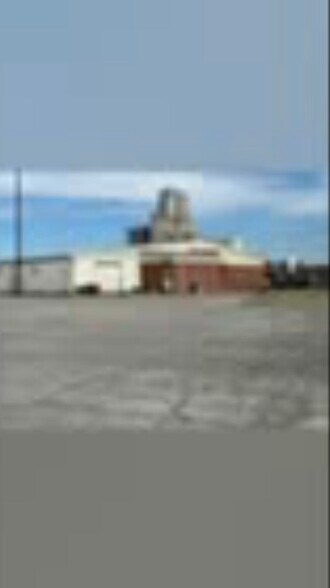 More Photos Of 4453 Broadway, Macon-Bibb Distribution For Lease