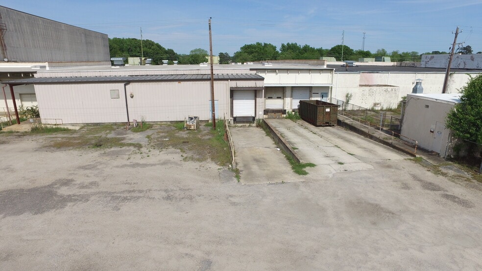 More Photos Of 901 N Douglas St, Florence Manufacturing For Sale