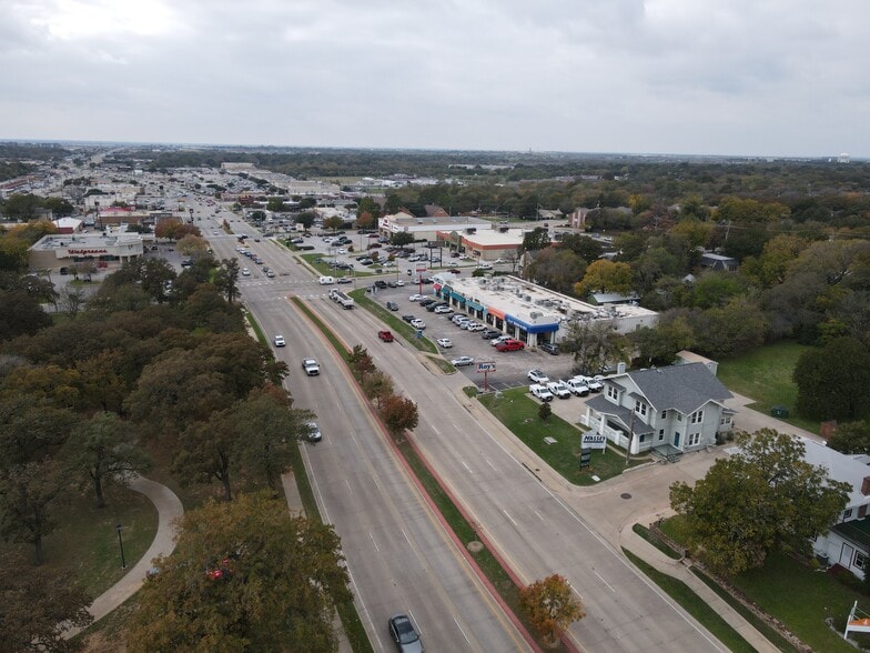 More Photos Of 209 E University Dr, Denton Medical For Lease