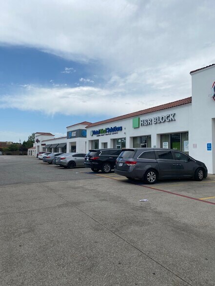 More Photos Of 5610 Lemmon Ave, Dallas Unknown For Lease