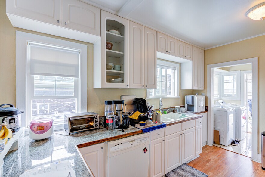 More Photos Of 921 Manzanita St, Los Angeles Apartments For Sale