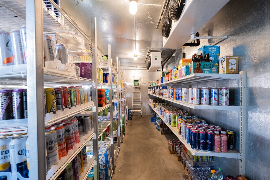 More Photos Of 2730 Meridian St, Bellingham Service Station For Sale