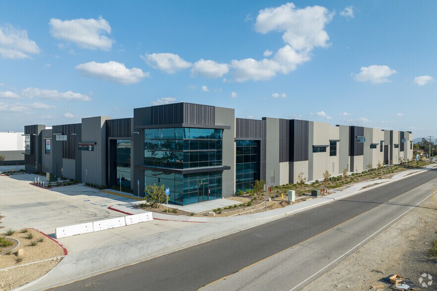 More Photos Of 2688 W Baseline Ave, Rialto Distribution For Lease