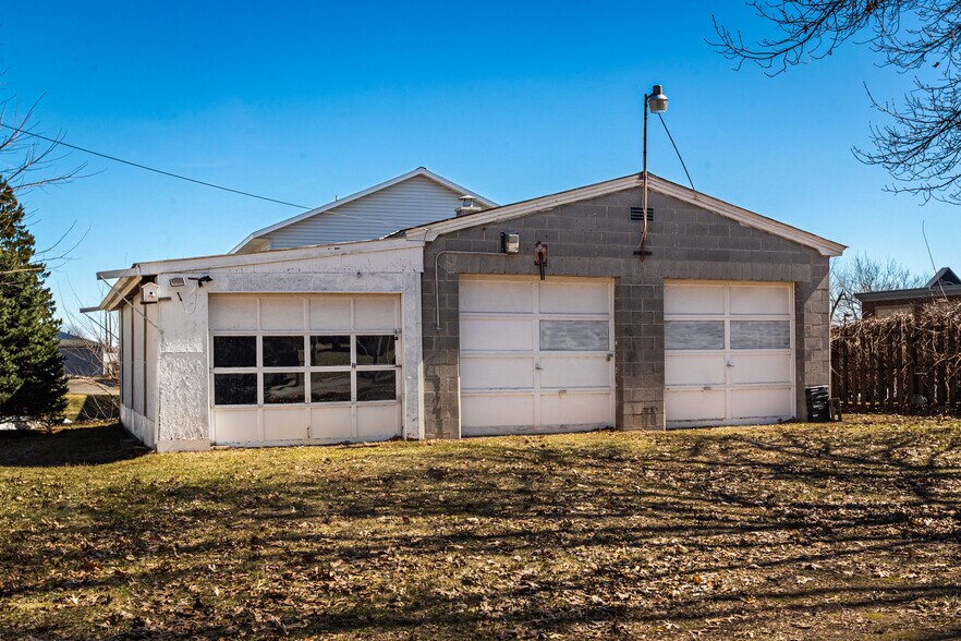 More Photos Of 923 11th Ave S, Onalaska Flex For Sale