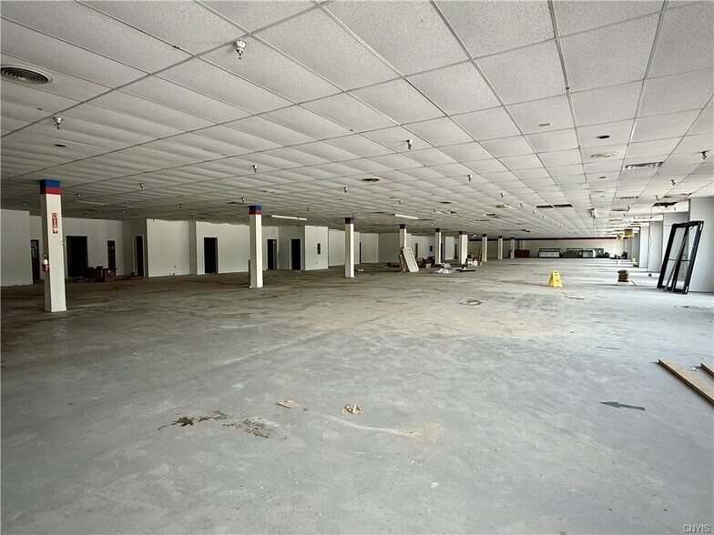 More Photos Of 3505 West Rd, Cortland Freestanding For Lease