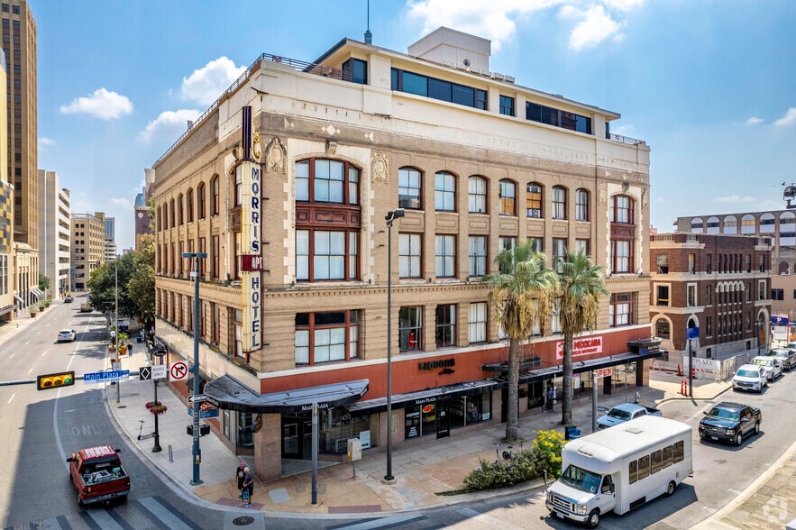 More Photos Of 126 E Main Plz, San Antonio Apartments For Sale