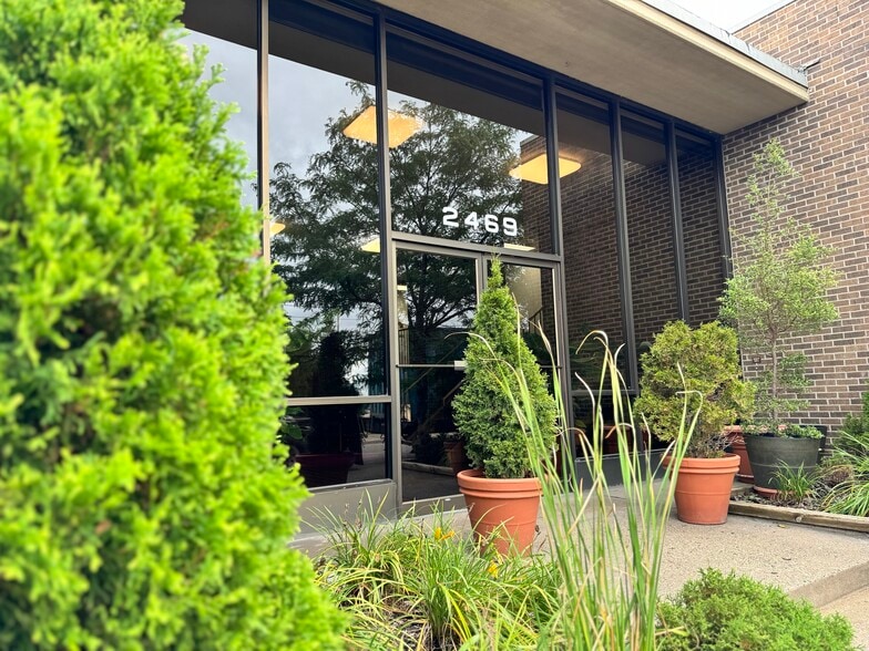 More Photos Of 2469 W University Ave, Saint Paul Office Residential For Sale