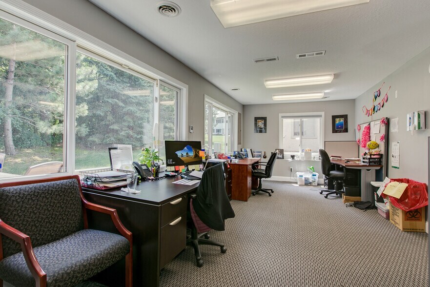 More Photos Of 5810 Blackshire Path, Inver Grove Heights Office Residential For Lease