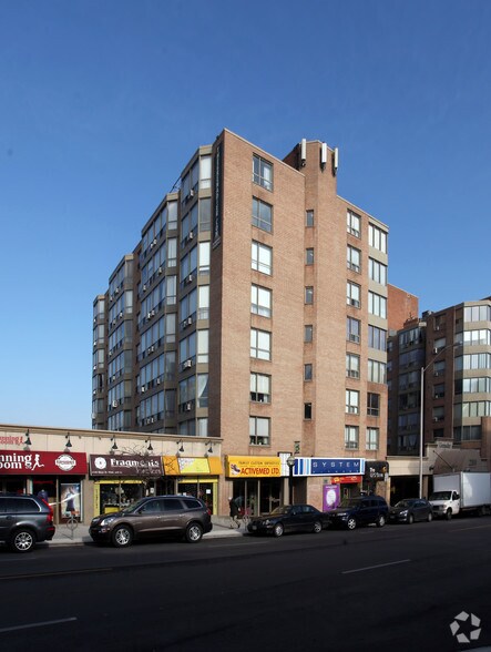 More Photos Of 2100 Bloor St W, Toronto Continuing Care Retirement Community For Lease